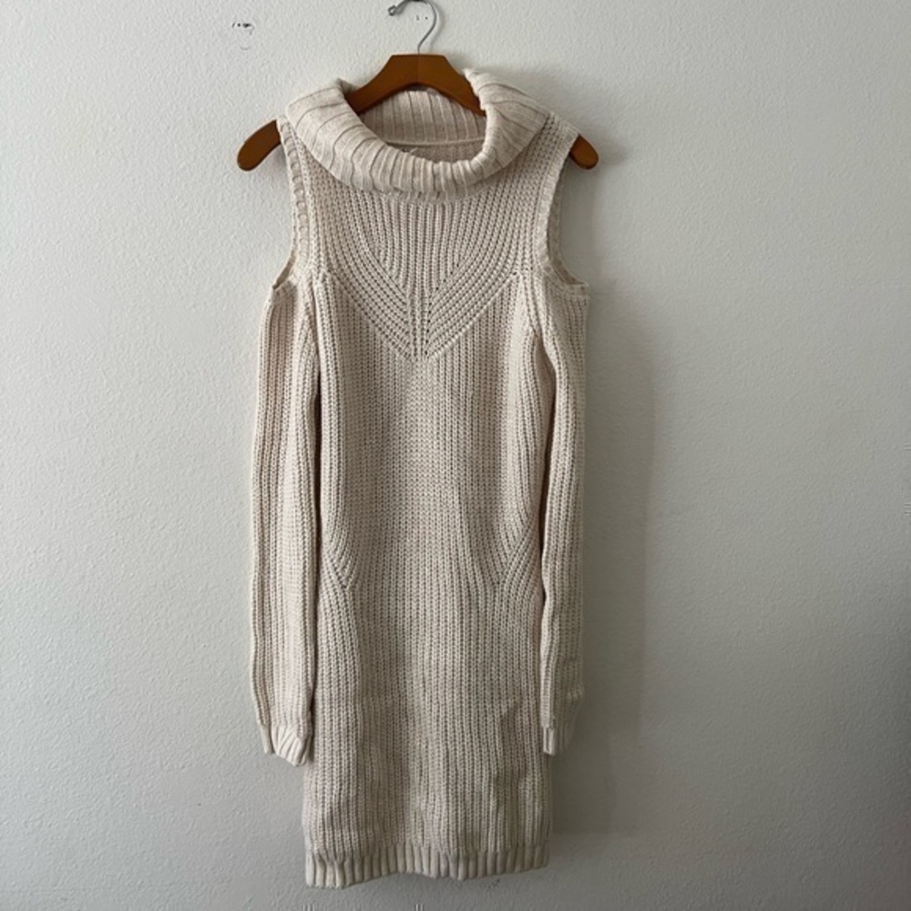 AMERICAN RAG SWEATER SIZE MEDIUM